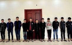 Bắt nhóm hơn 10 thanh niên mang hung khí gây rối trong đêm ở Nghệ An