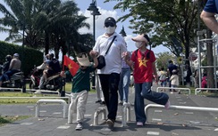 TP.HCM: Xe máy hết leo vỉa hè, đề xuất tháo các thanh chắn