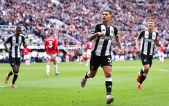 Ngoại hạng Anh: Liverpool tiến gần ngôi vương, Newcastle vùi dập Man United