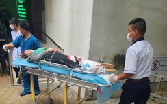 TP.HCM: Người phụ nữ bán vé số khiếm thị bị bánh xe buýt cán qua chân