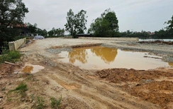 Đường trăm tỷ dở dang vì vướng trụ điện, thiếu mặt bằng khiến người dân khổ sở