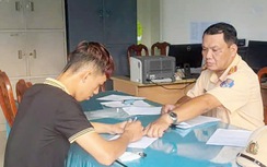 Tiền Giang: Tịch thu xe máy, phạt 16 triệu đồng nam thanh niên lái xe bằng chân