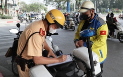 CSGT Hà Nội ra quân, hàng loạt tài xế xe công nghệ dính phạt