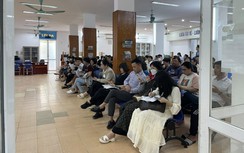 Xếp hàng đợi làm thủ tục đất đai trước ngày bỏ cấp huyện