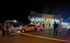 Xe máy chở 3 đâm vào ôtô ở Lào Cai khiến một người tử vong