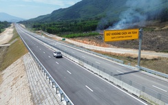 "Làm ngày không đủ, tranh thủ làm đêm" thông xe 2 dự án cao tốc qua Hà Tĩnh dịp 30/4