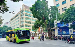 Hà Nội: Tàu điện, xe buýt phục vụ xuyên lễ 30/4 và 1/5