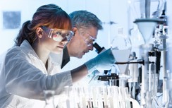 Mỹ nguy cơ mất cả một thế hệ nhà khoa học vì ông Trump?