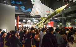 Những hiện vật hút khách tham quan Bảo tàng Lịch sử Quân sự Việt Nam dịp 30/4