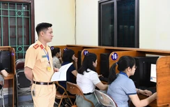 Gần 400 học viên ở Phú Thọ tham gia kỳ sát hạch lái xe đầu tiên do CSGT tổ chức