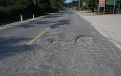 Đường Hồ Chí Minh qua Hà Tĩnh xuống cấp nghiêm trọng, tiềm ẩn nguy cơ tai nạn