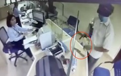 Hà Nội: Truy bắt đối tượng dùng dao cướp ngân hàng