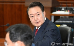 Cựu Tổng thống Hàn Quốc Yoon Suk Yeol lần đầu bị ghi hình tại phiên xét xử