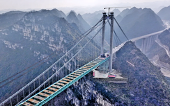 Kỳ tích làm cầu cao nhất thế giới ở Trung Quốc