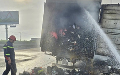 Cháy xe bưu phẩm trên cao tốc TP.HCM - Long Thành - Dầu Giây, nhiều hàng hóa bị thiêu rụi
