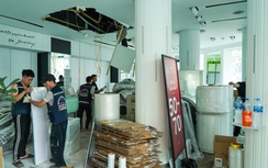 Nhiều cửa hàng dỡ xong đồ đạc, khẩn trương đưa khỏi tòa nhà "Hàm cá mập"