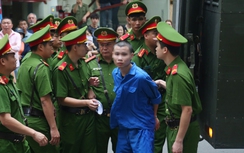 Hàng trăm người theo dõi phiên xử nhóm "quái xế" tông chết cô gái dừng đèn đỏ