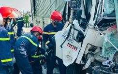 Bản tin TNGT 23/4: Hai ô tô tải va chạm trên cao tốc, tài xế và phụ xe tử vong thương tâm