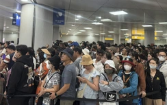 TP.HCM: Ga metro đông nghẹt, vang tiếng hát “Như có Bác trong ngày đại thắng”