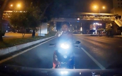 Bản tin TNGT 25/4: Tài xế ô tô bị người đàn ông cầm vật nhọn đe dọa trong đêm