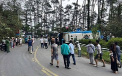 Hiện trường xe khách 35 chỗ bị lật tại Tam Đảo, 3 người tử vong