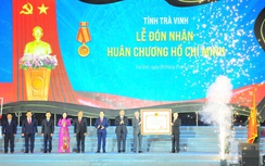 Trà Vinh đón nhận huân chương Hồ Chí Minh