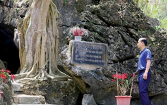 Tiếng gọi vọng vào hang, 11 đồng đội không ai trả lời