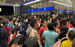 Metro Bến Thành - Suối Tiên chật như nêm chở khách đi xem diễu binh, diễu hành