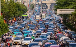 Người dân ồ ạt rời Thủ đô, cửa ngõ Hà Nội "chật như nêm" trước kỳ nghỉ lễ 30/4