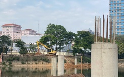 Bị phản ánh dùng cát đen đổ bê tông, các nhà thầu nói gì?