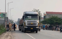 Va chạm xe đầu kéo đi cùng chiều, người phụ nữ tử vong