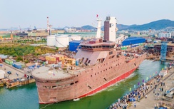 Hạ thủy tàu dịch vụ điện gió công nghệ “xanh” tại Hạ Long