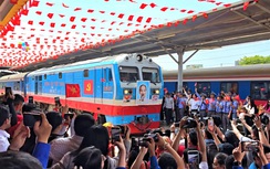 Đoàn tàu Thống Nhất hội ngộ tại ga Đà Nẵng, tái hiện khí thế lịch sử