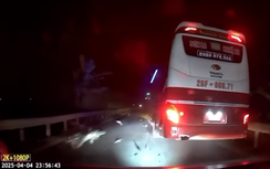 Xe máy đấu đầu xe khách giữa đêm, 2 người tử vong