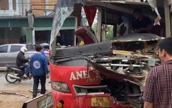 Tuyên Quang: Xe khách va chạm với xe đầu kéo rơ-moóc, 9 người nhập viện