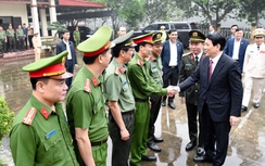 Chủ tịch nước Lương Cường động viên lực lượng công an làm nhiệm vụ tại Đền Hùng