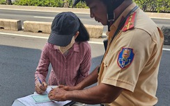 TP.HCM: Nhiều người bị xử phạt vì qua đường sai quy định