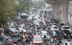 Ngày đầu người dân đi làm sau lễ Giỗ Tổ, đường phố ken đặc phương tiện