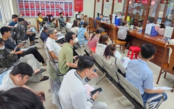 Cận cảnh xếp hàng làm thủ tục đất đai ở Đà Nẵng