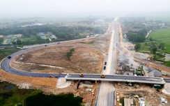 Thảm nhựa nút giao cao tốc quan trọng bậc nhất qua Hà Tĩnh