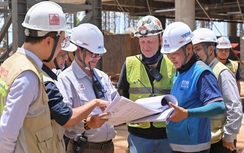 "Cân não" nâng mái thép nghìn tấn lên đỉnh nhà ga sân bay Long Thành