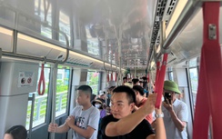 Metro Hà Nội đông nghẹt ngay giữa kỳ nghỉ lễ 30/4
