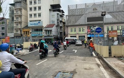 Dựng rào thi công ga S12 metro Nhổn - ga Hà Nội, người dân đi lại thế nào?