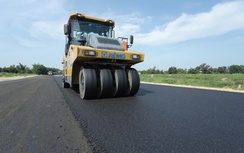 Đội nắng thi công đường vành đai phía Đông TP Hà Tĩnh