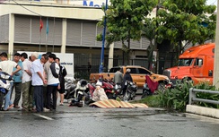 Xe container cán chết người đi xe máy, tài xế vẫn thản nhiên đi giao nhận hàng