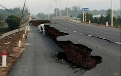 Tây Ninh: Đường dẫn cầu Hòa Bình sụp lún, người dân di chuyển thế nào?