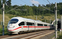 Đến năm 2045, đường sắt cần thay thế hàng nghìn đầu máy, toa xe