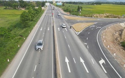 Bổ sung biển báo, đèn chiếu sáng tại các điểm giao cắt cao tốc qua Hà Tĩnh