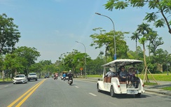 Xe điện chở du khách chỉ được chạy tốc độ tối đa 30km/h trong TP Huế