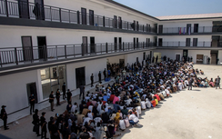 Đưa hơn 450 công dân Việt Nam bị tạm giữ tại Myanmar về nước an toàn